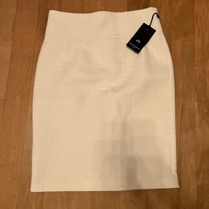 NWT Mario Serrani white patterned skirt!